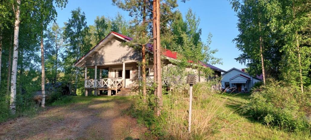 Pulla Karvisen Maatilamatkailussa Ruokola Exterior photo